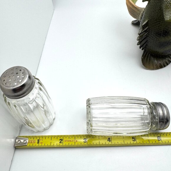 2019 Rivers Edge Bass Salt & Pepper Shaker Set Resin & Glass - Picture 4 of 14